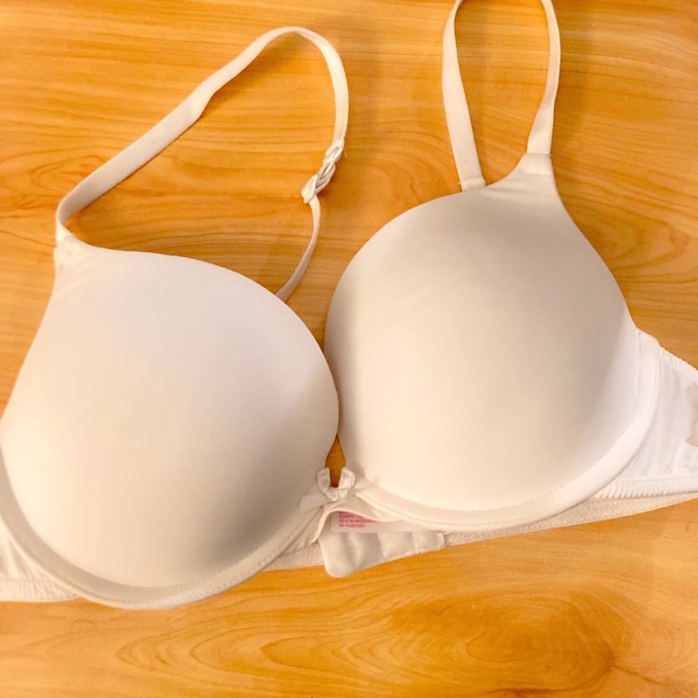 Size 36 B Xhilaration tee shirt bra- white!